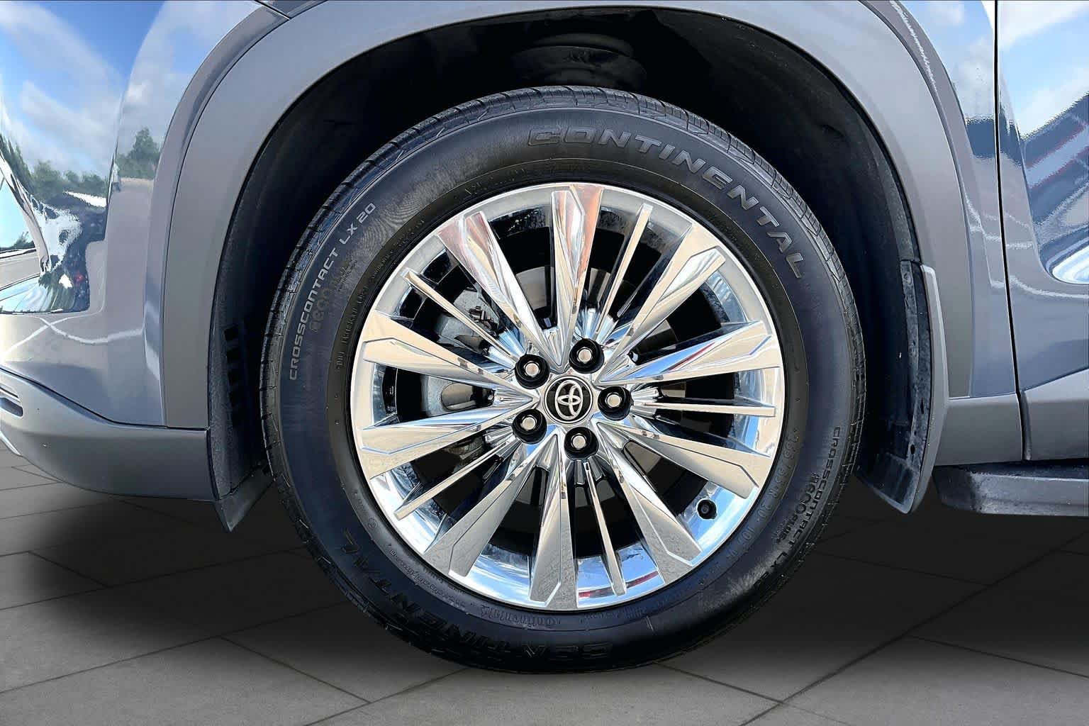 Used 2025 Toyota Grand Highlander AWD image 11