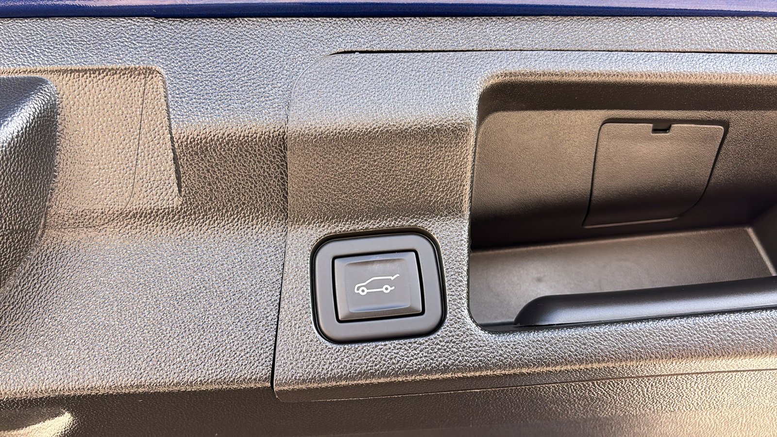 Used 2023 GMC Acadia SLT w/ Technology Package image 34