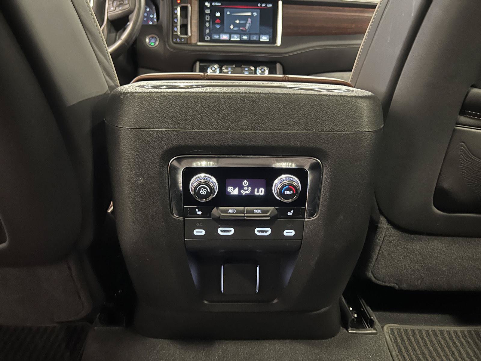 Used 2024 GMC Yukon Denali Ultimate AWD/4WD image 34