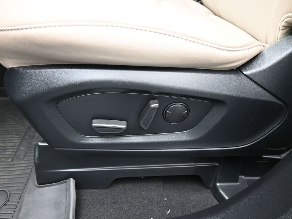 Used 2024 Ford Explorer XLT w/ Equipment Group 202A image 10