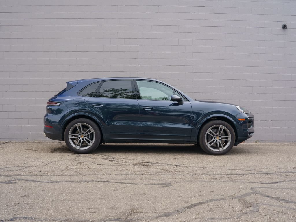 Used 2024 Porsche Cayenne AWD/4WD image 8