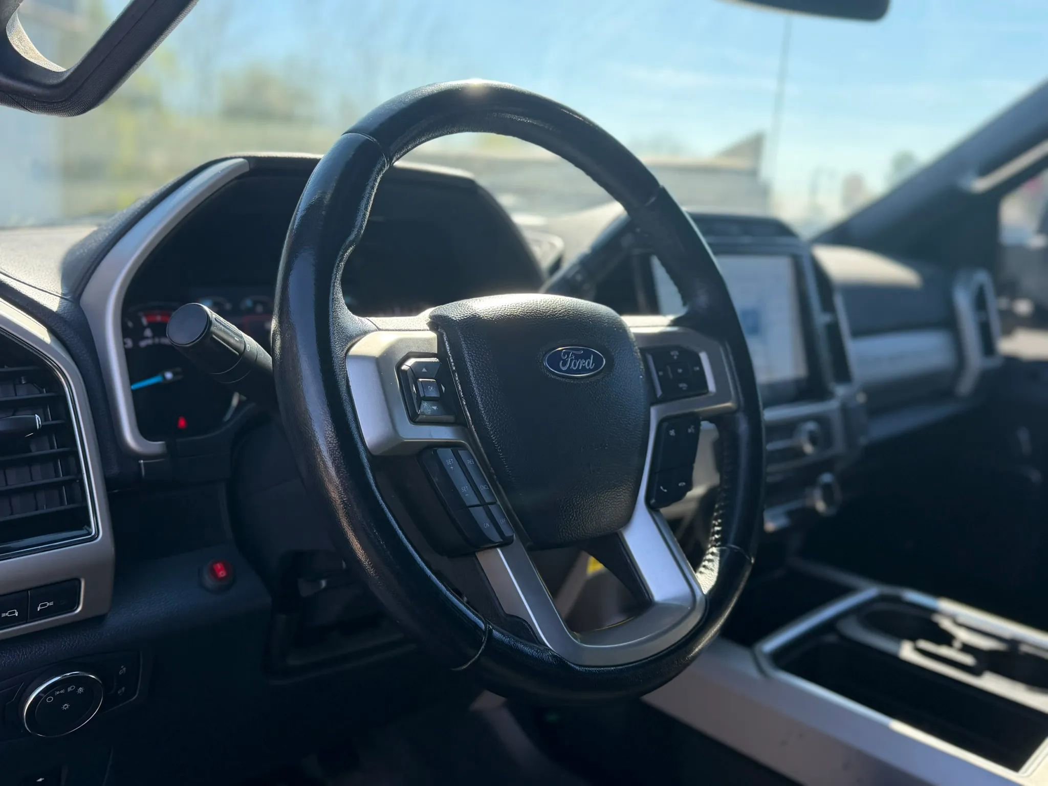 Used 2022 Ford F250 Lariat image 14