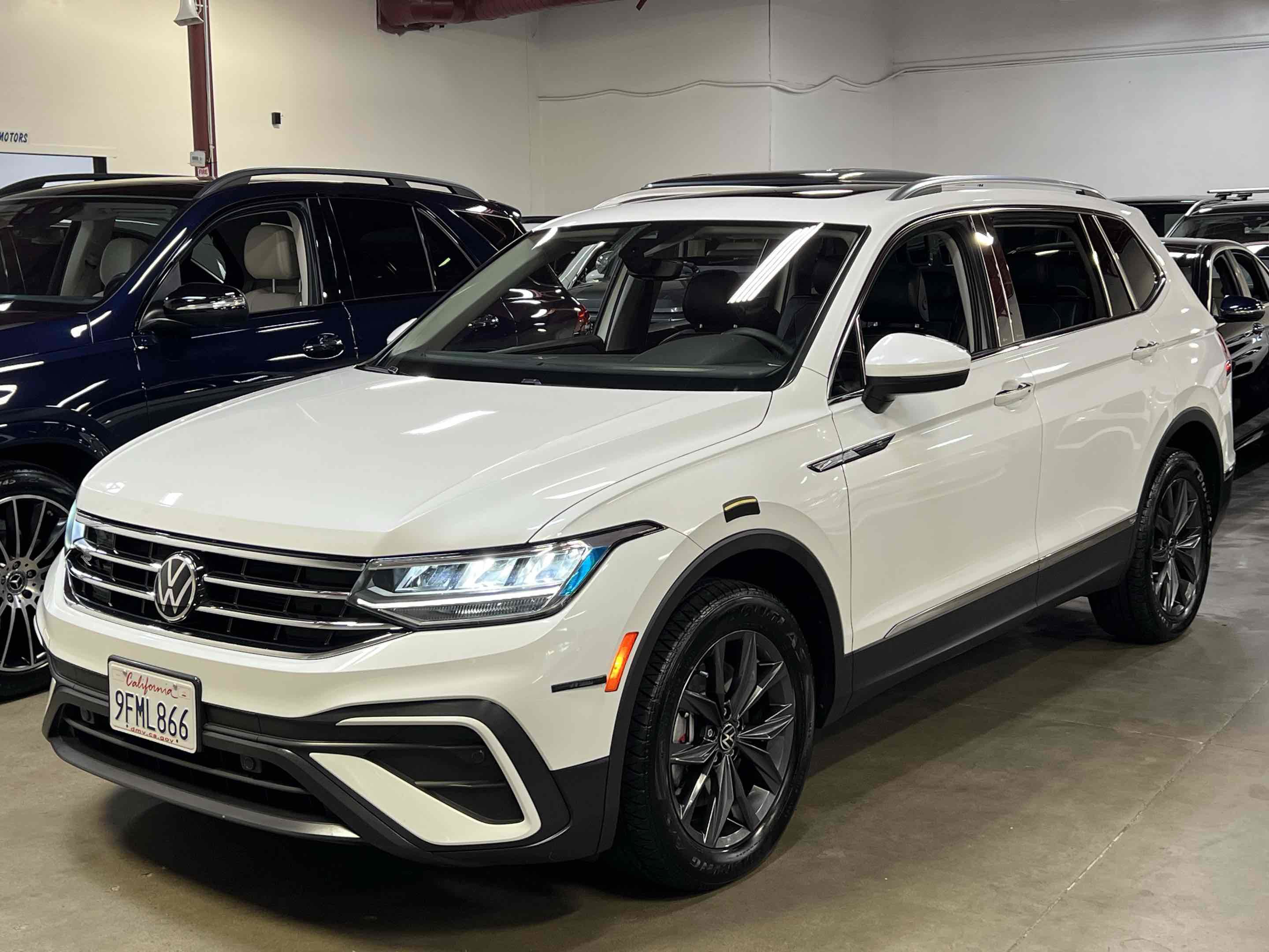 Used 2023 Volkswagen Tiguan SE w/ Panoramic Sunroof Package image 25