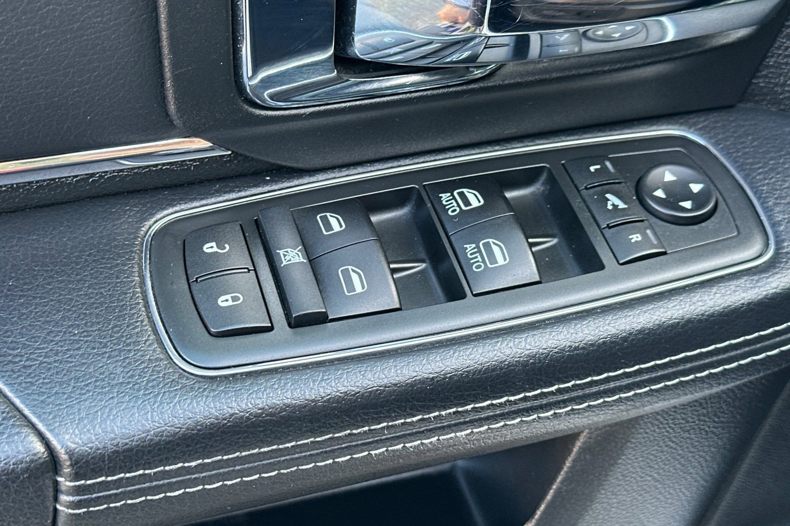 Used 2015 RAM 1500 Laramie w/ Convenience Group RWD image 12