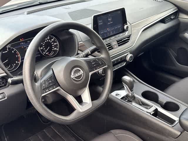 Used 2025 Nissan Altima 2.5 SV FWD image 2