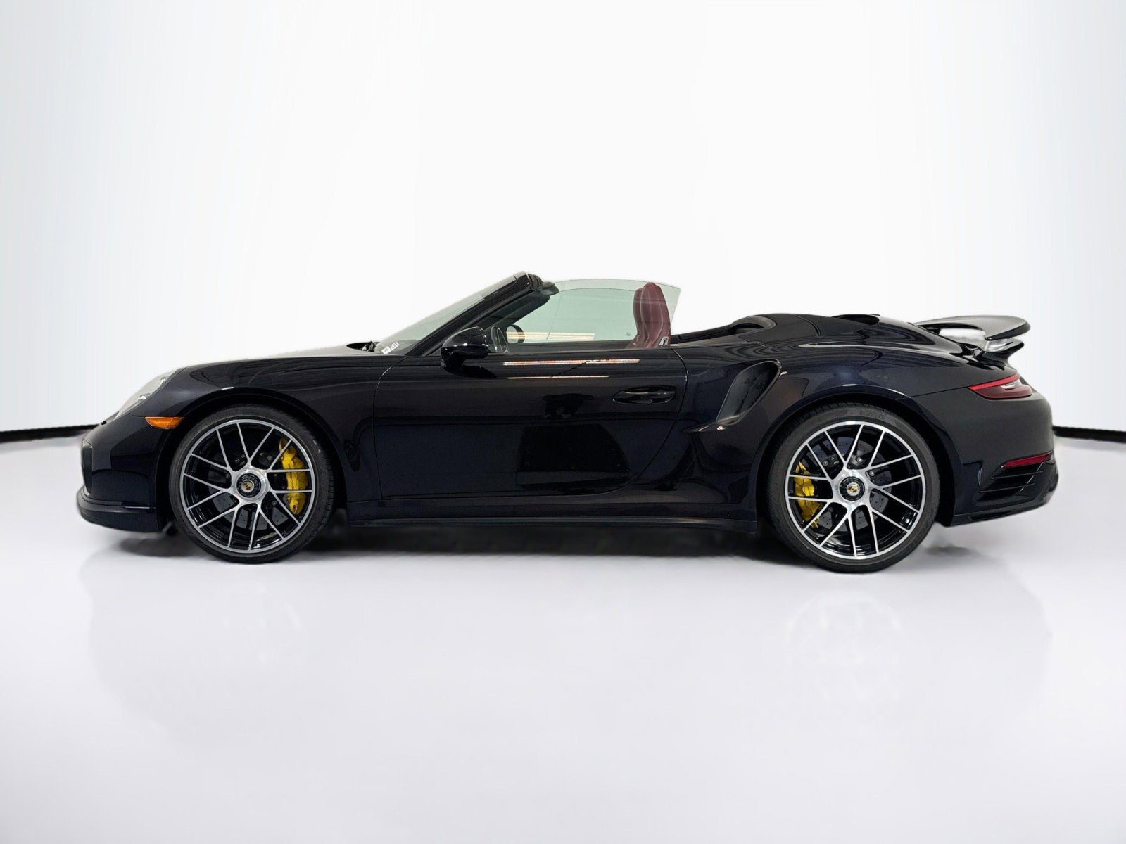 Certified 2018 Porsche 911 Turbo S image 2