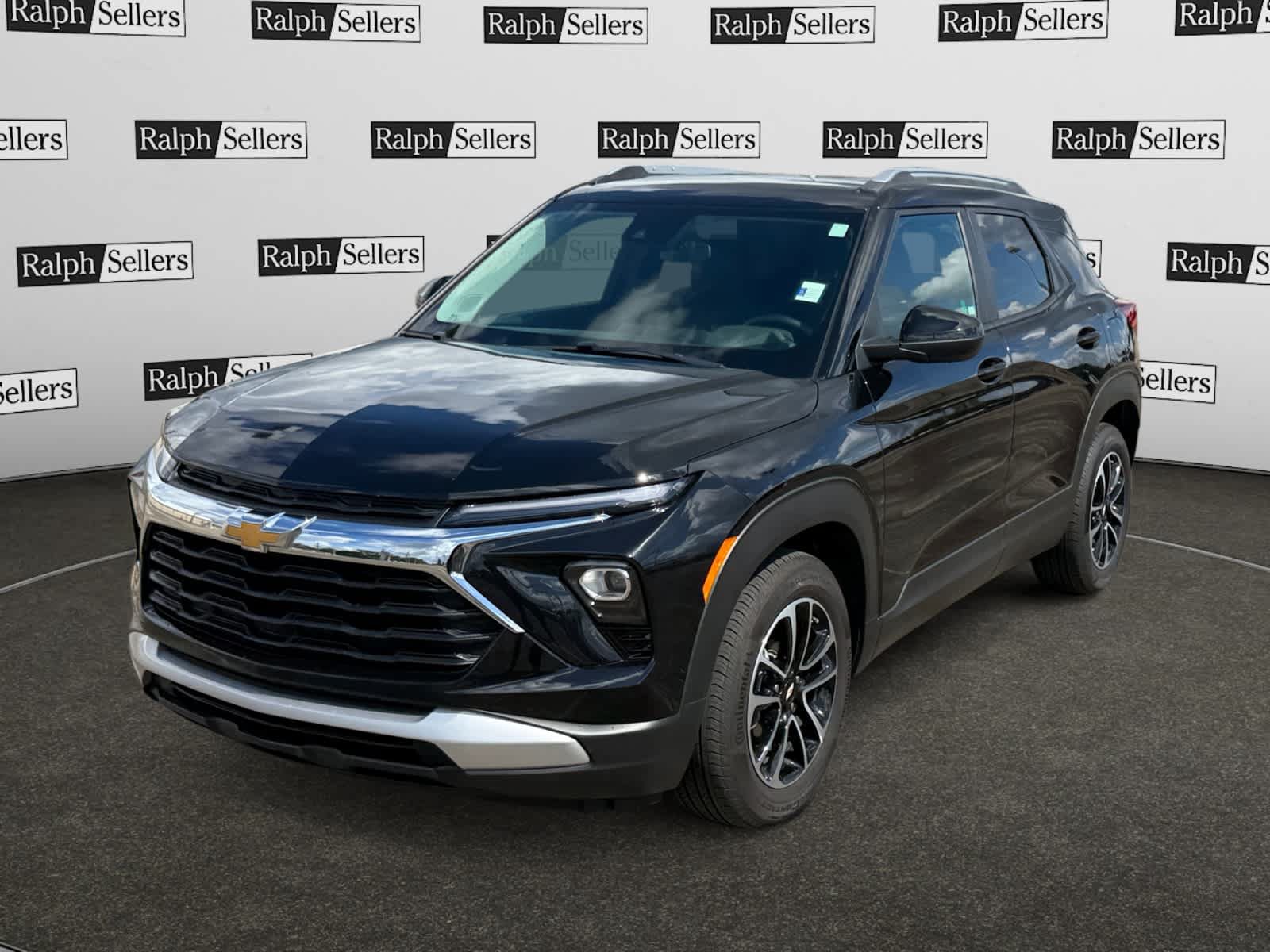 Used 2024 Chevrolet TrailBlazer LT w/ LT Cold Weather Package FWD image 2
