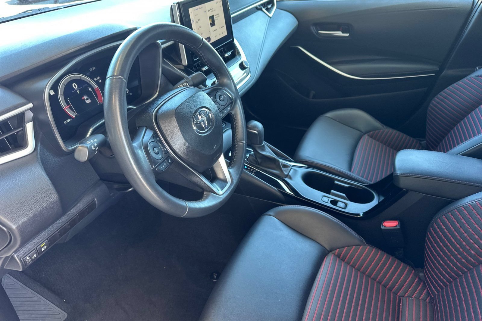 Used 2024 Toyota Corolla XSE FWD image 13