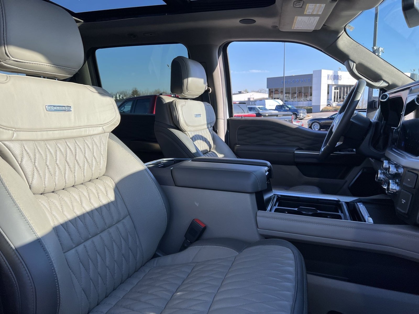 Used 2025 Ford F450 Platinum w/ Platinum Plus Package image 27