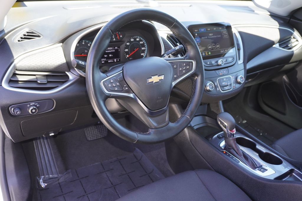 Used 2025 Chevrolet Malibu RS FWD image 11