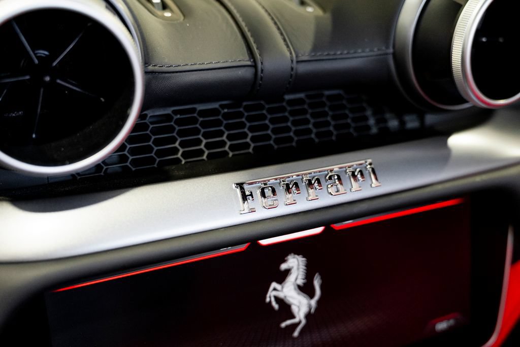Used 2020 Ferrari Portofino RWD image 60