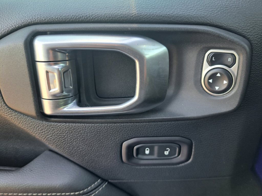 Used 2019 Jeep Wrangler Unlimited Sahara AWD/4WD image 24