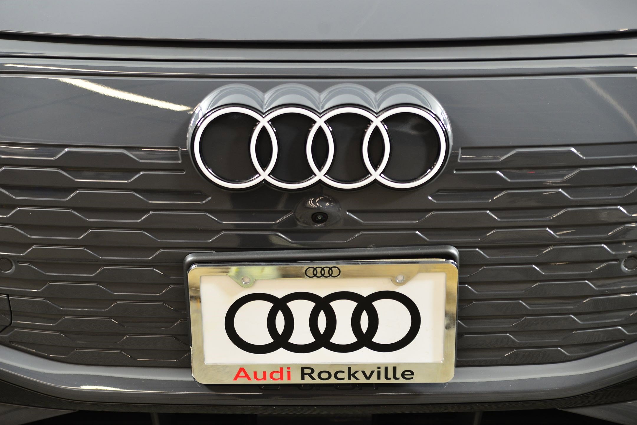 Used 2025 Audi Q6 e-tron Premium w/ Convenience Package image 32