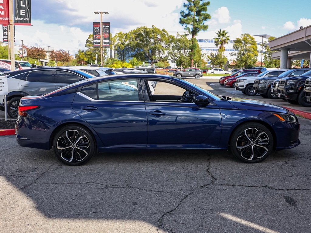 Used 2023 Nissan Altima 2.5 SR image 3