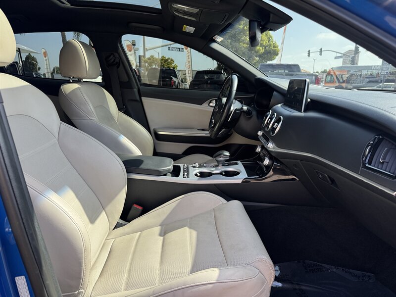Used 2018 Kia Stinger GT2 AWD/4WD image 41
