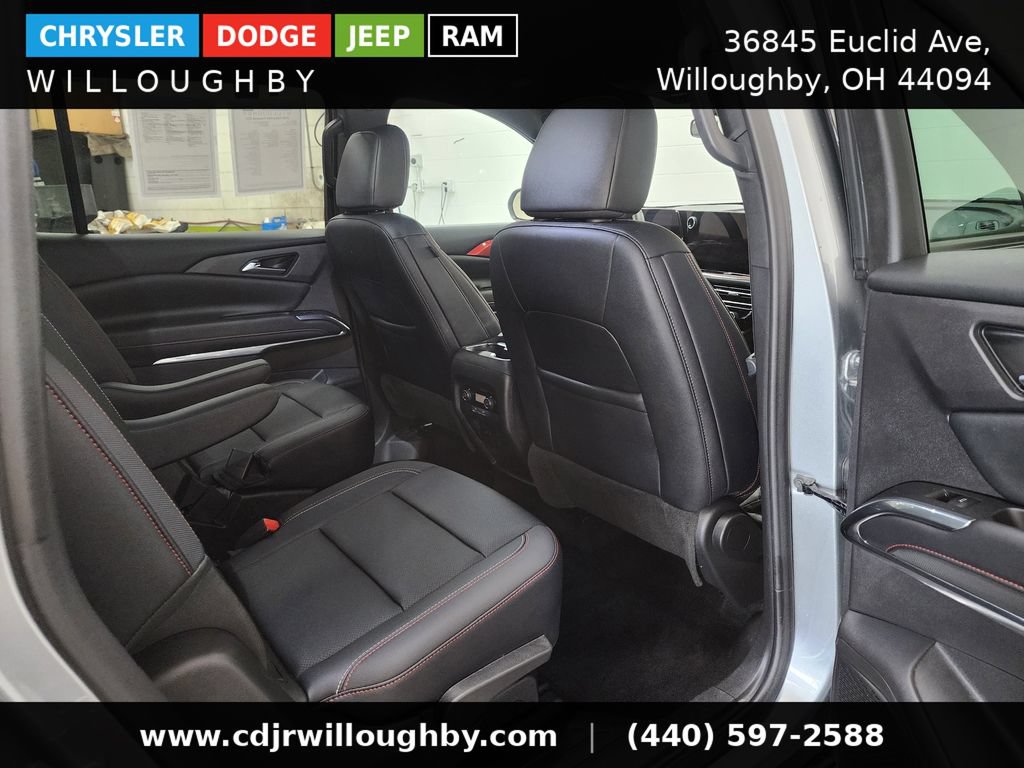 Used 2025 Chevrolet Traverse Z71 AWD/4WD image 33