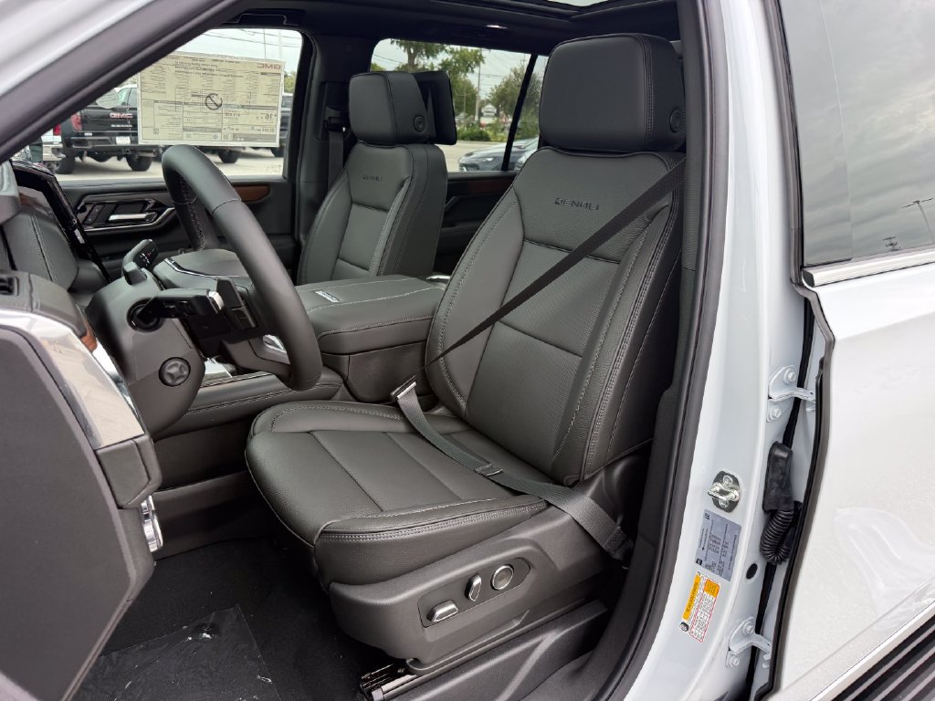 New 2026 GMC Yukon XL Denali w/ Denali Reserve Package AWD/4WD image 14