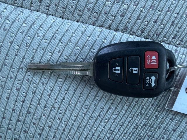 Used 2012 Toyota Camry LE FWD image 22