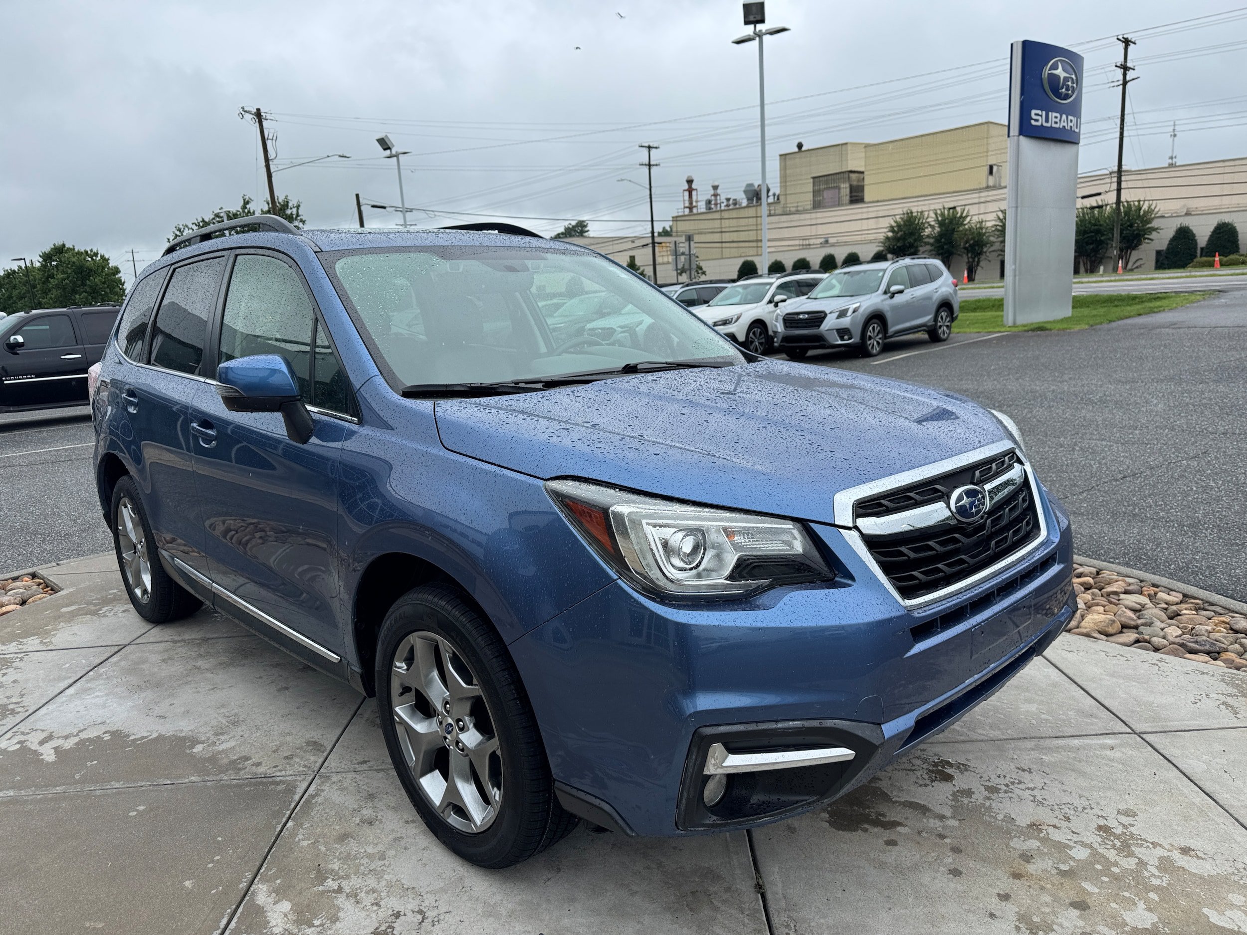 Used 2017 Subaru Forester 2.5i Touring AWD/4WD image 4
