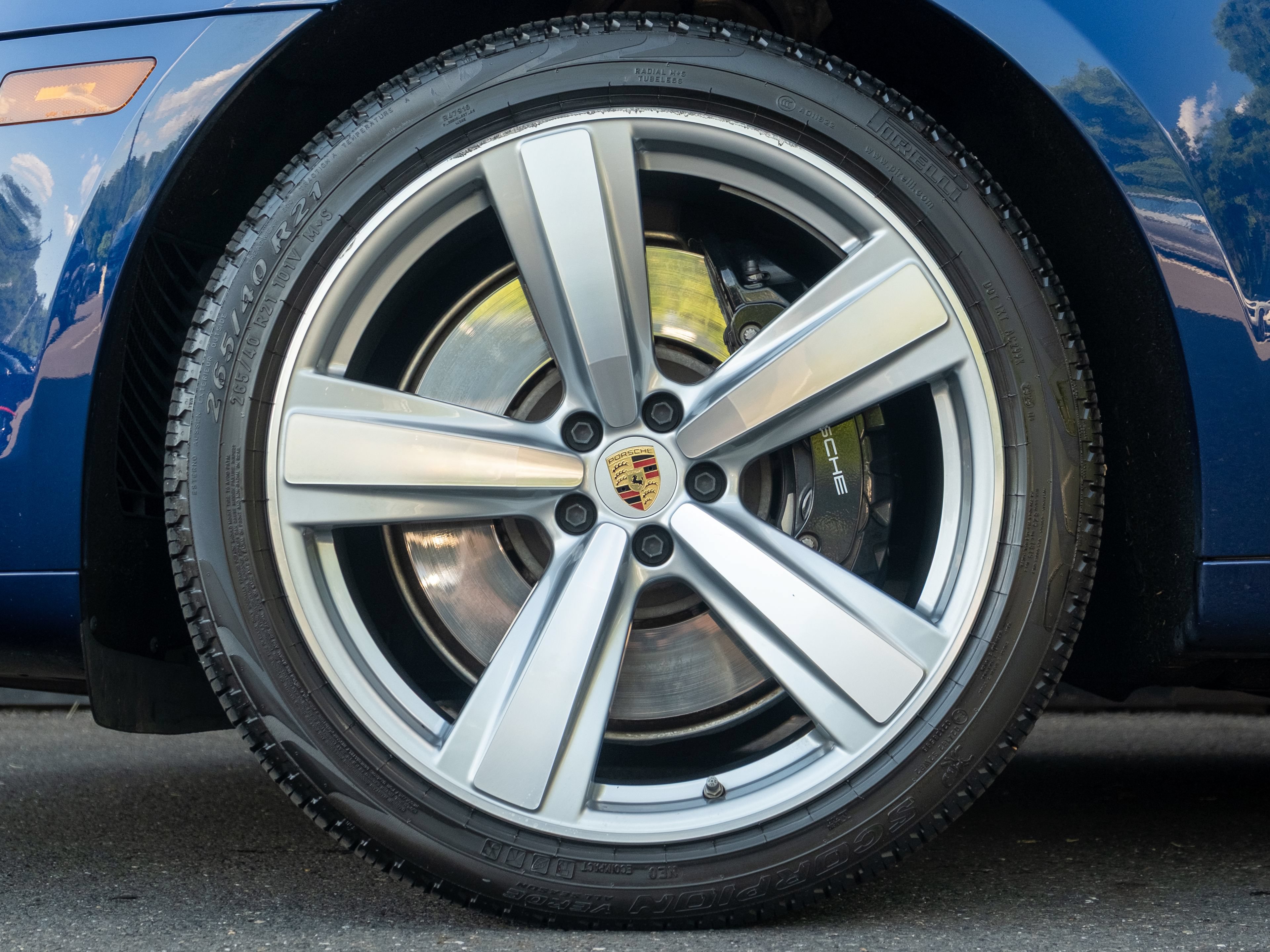 Certified 2023 Porsche Macan GTS AWD/4WD image 12