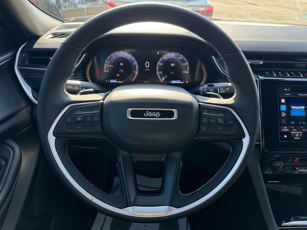 Used 2024 Jeep Grand Cherokee Altitude image 15