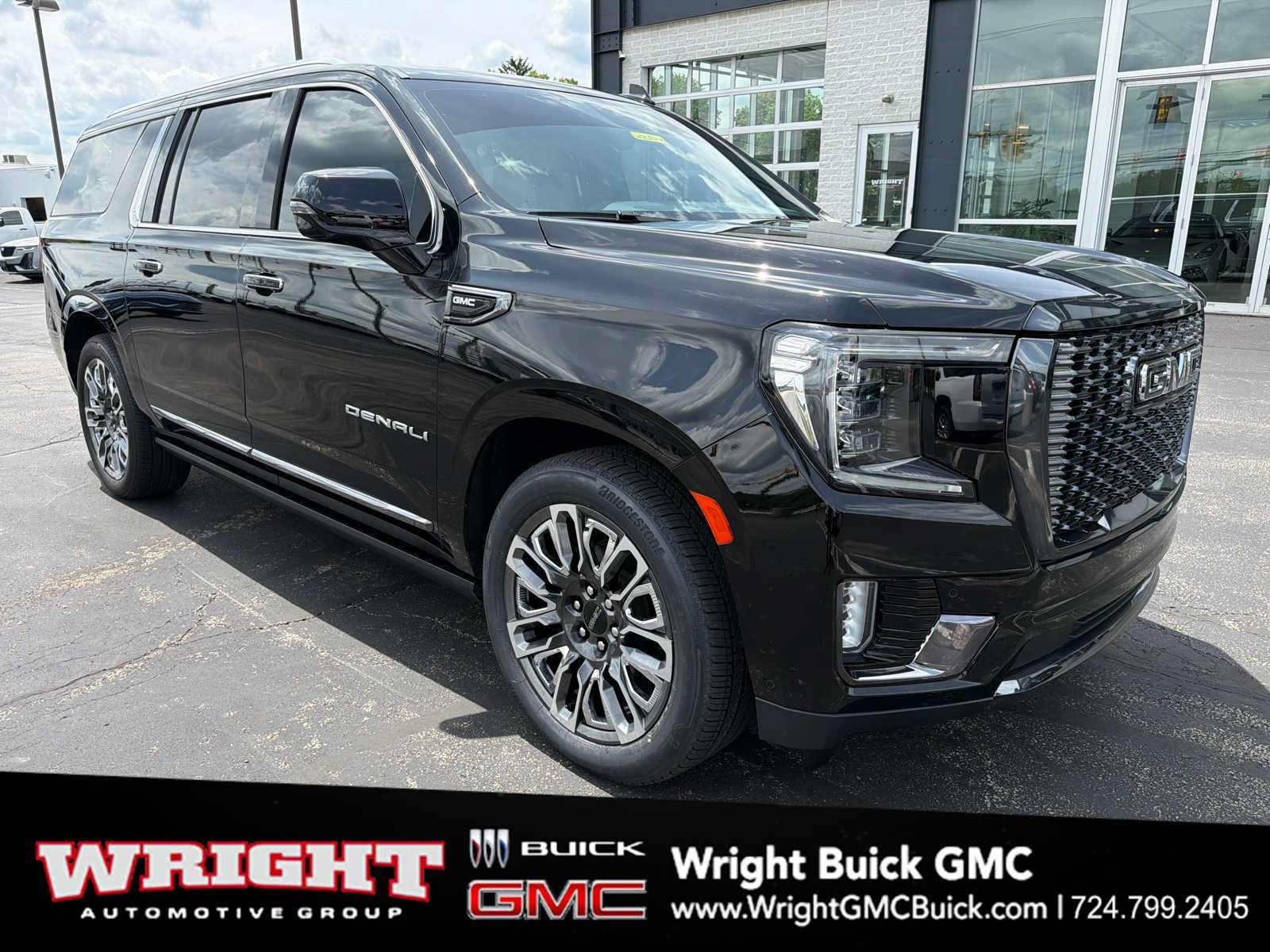 Used 2023 GMC Yukon XL Denali Ultimate AWD/4WD image 1