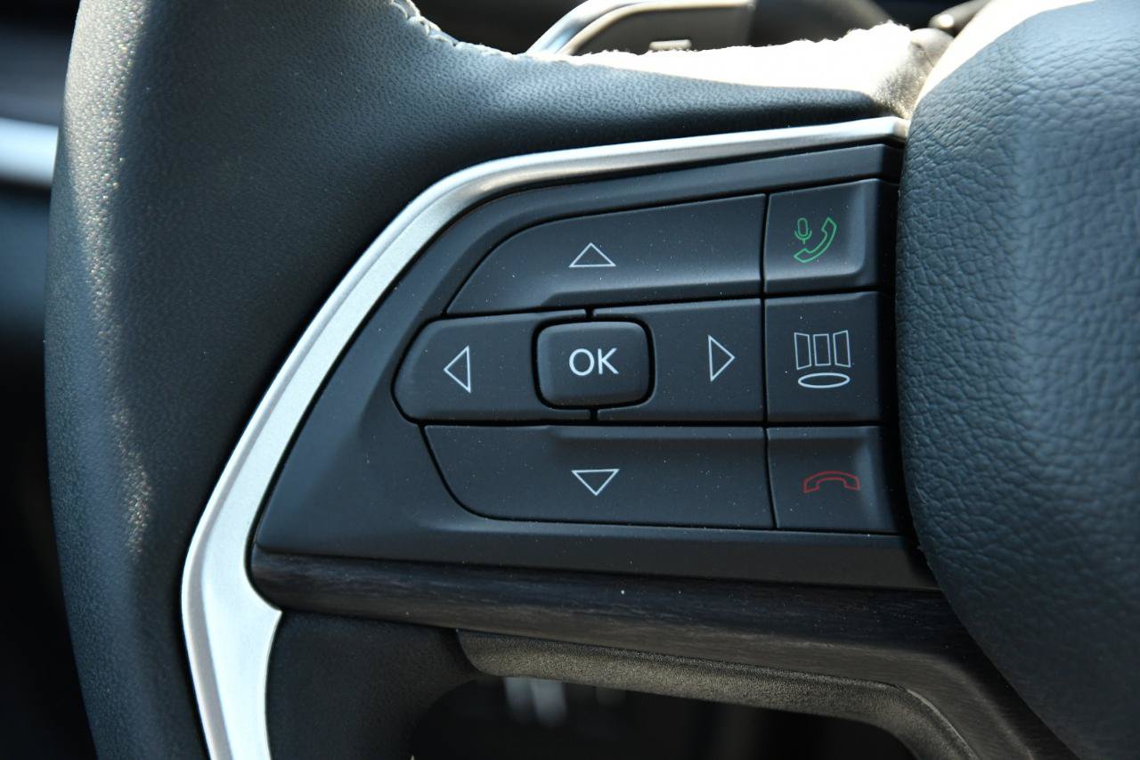 Used 2025 Jeep Grand Cherokee Limited 4xe AWD/4WD image 11