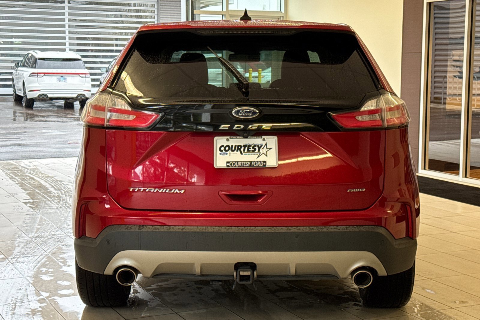 Certified 2022 Ford Edge Titanium w/ Class II Trailer Tow Package image 5