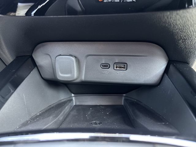 New 2026 Chevrolet Trax RS w/ Sunroof Package FWD image 30