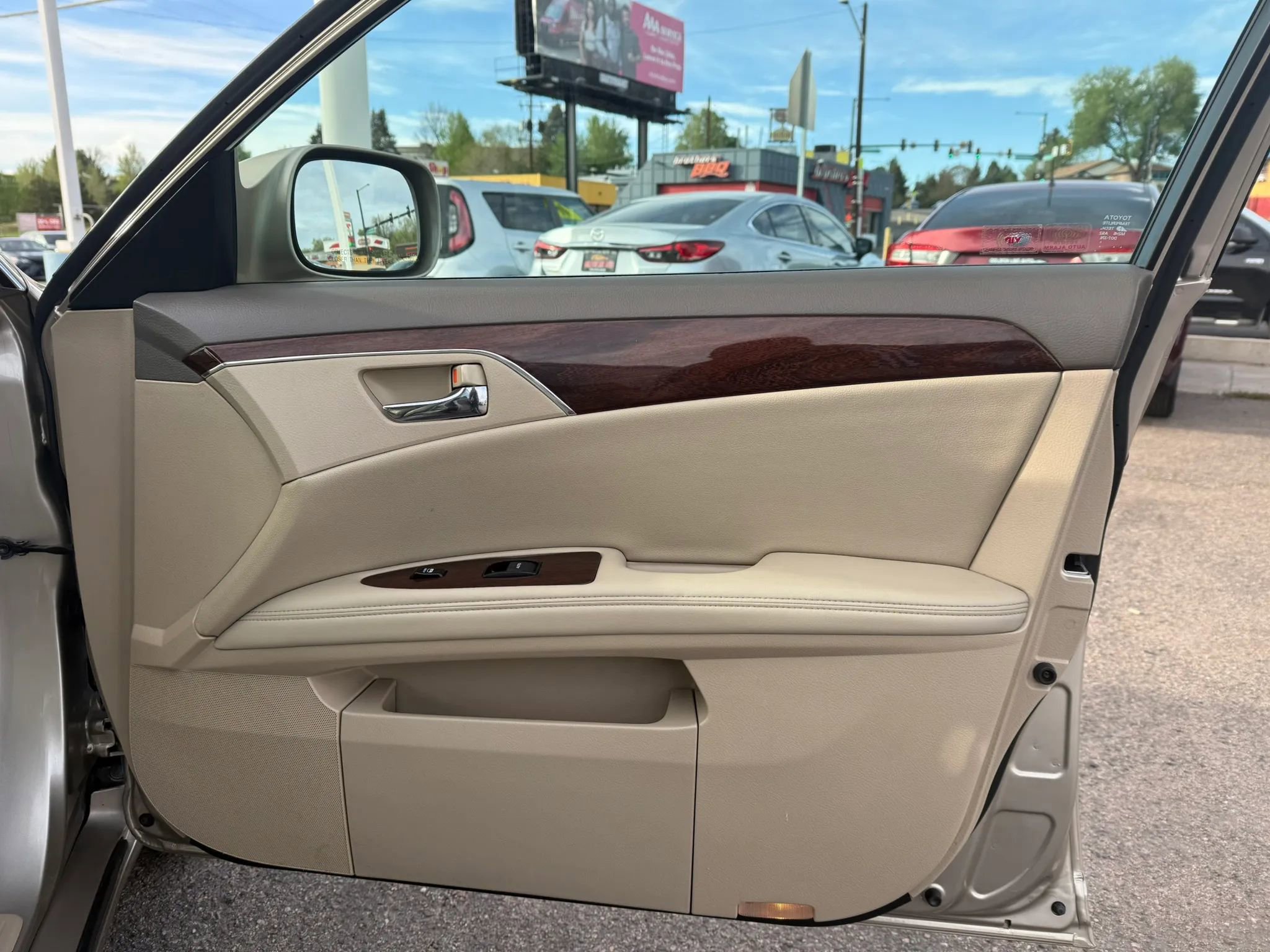 Used 2009 Toyota Avalon XLS FWD image 17