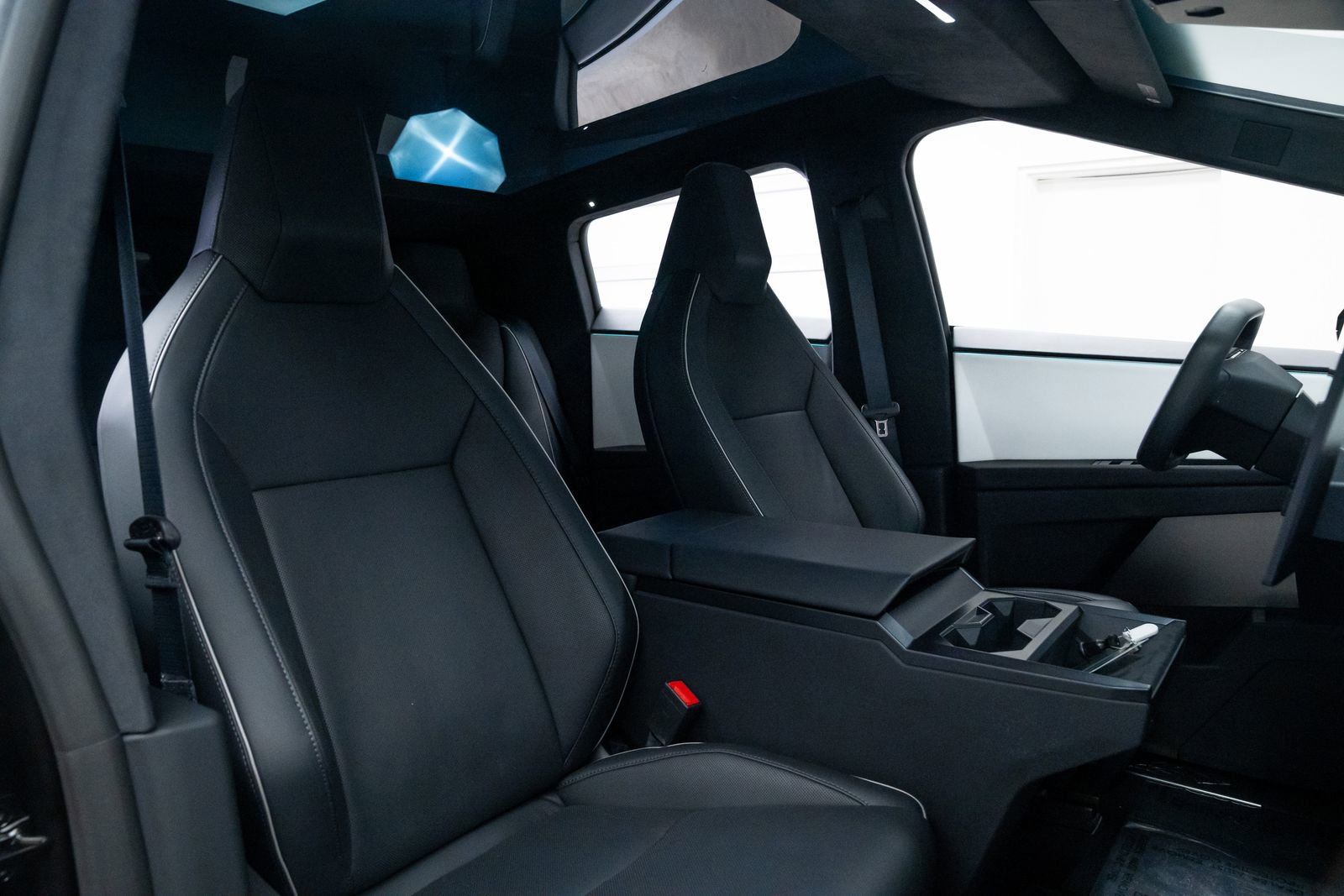 Used 2024 Tesla Cybertruck AWD Crew Cab image 24