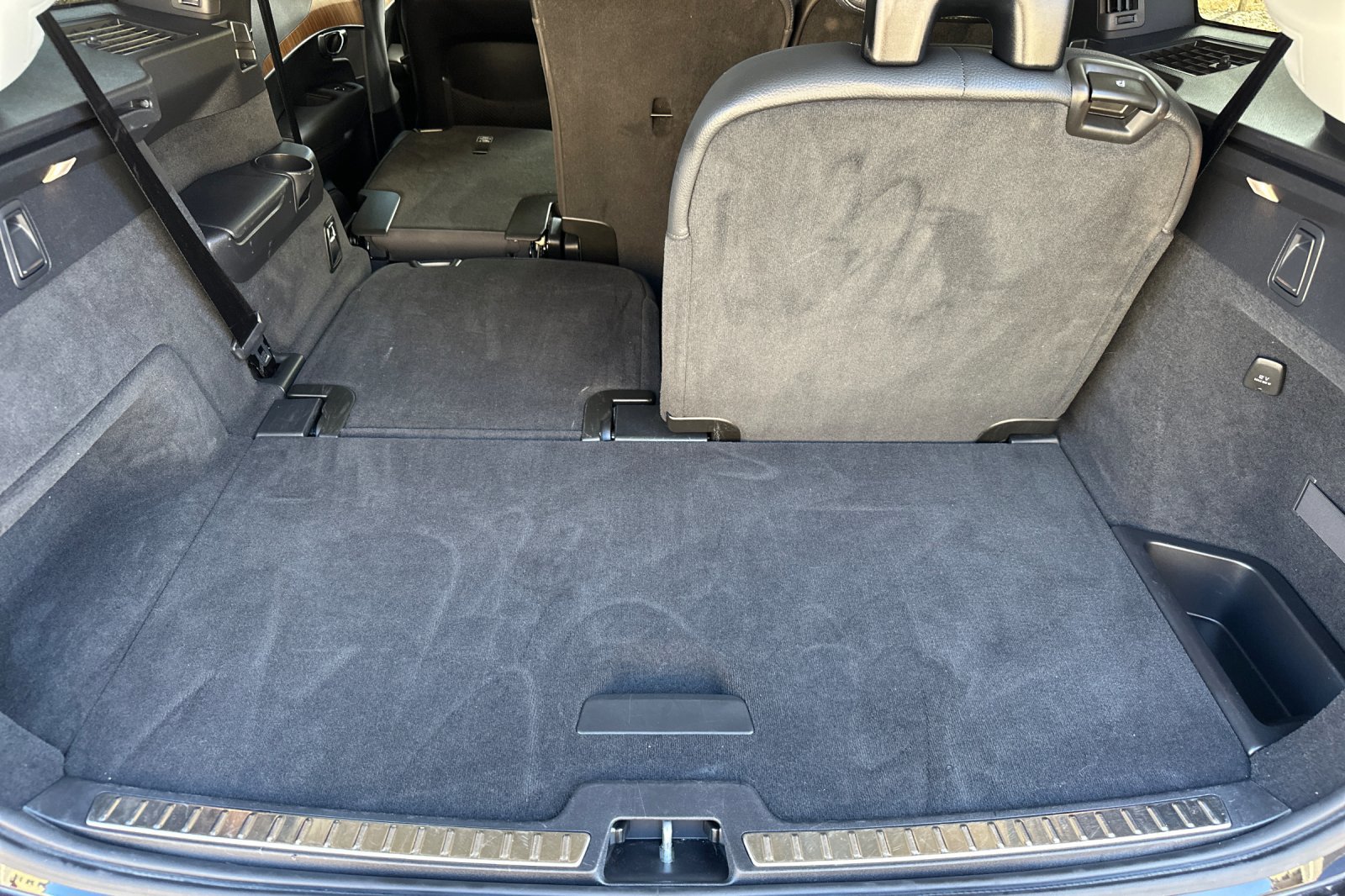 Certified 2025 Volvo XC90 B6 Plus image 18