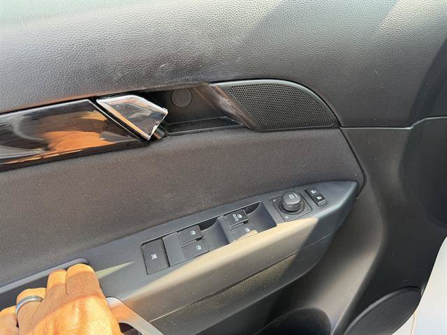 Used 2013 Chevrolet Captiva Sport LT FWD image 12