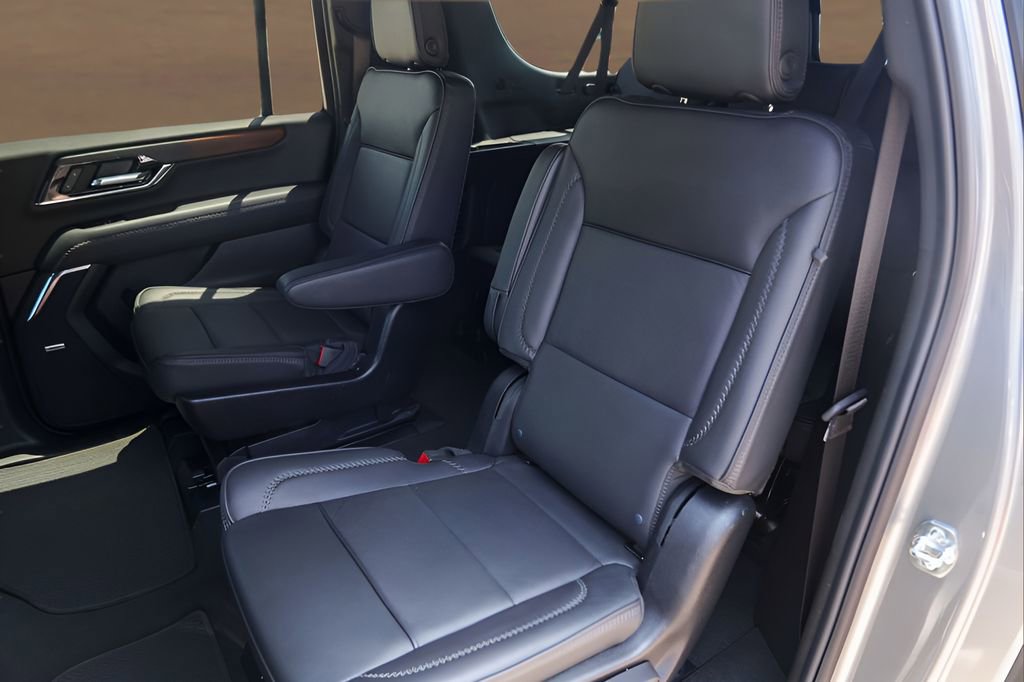 Used 2025 GMC Yukon XL Denali AWD/4WD image 24