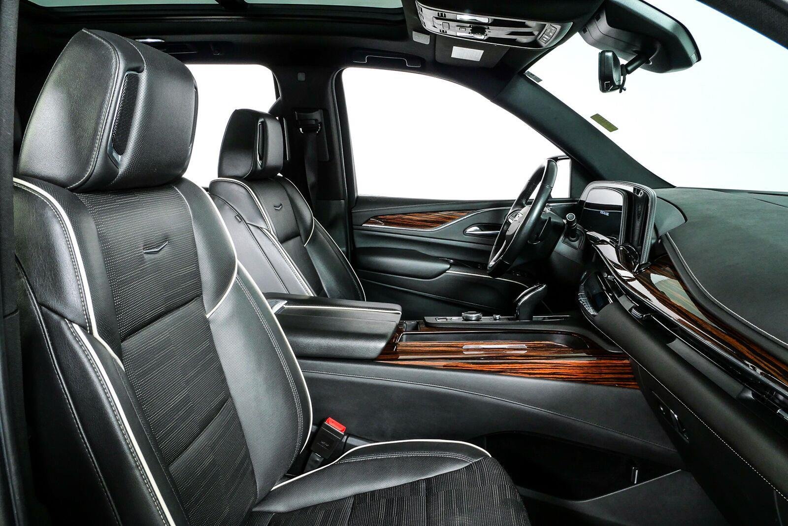 Used 2021 Cadillac Escalade Premium Luxury AWD/4WD image 24