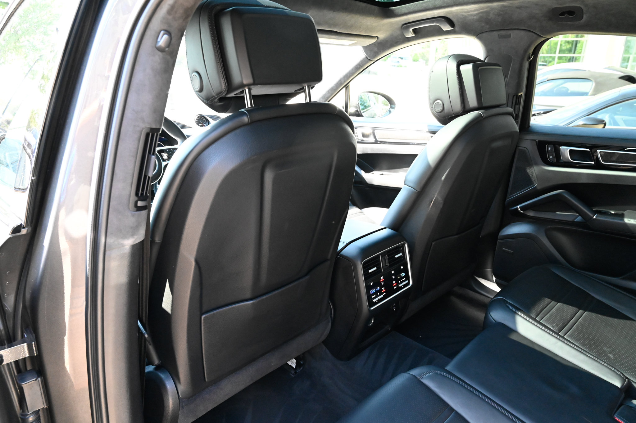 Used 2023 Porsche Cayenne GTS AWD/4WD image 39