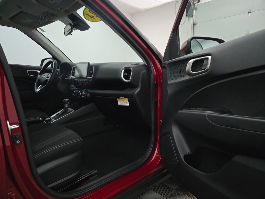Used 2024 Hyundai Venue SEL image 30