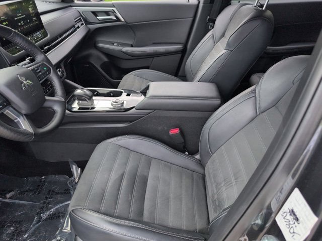 Used 2025 Mitsubishi Outlander SE FWD image 25