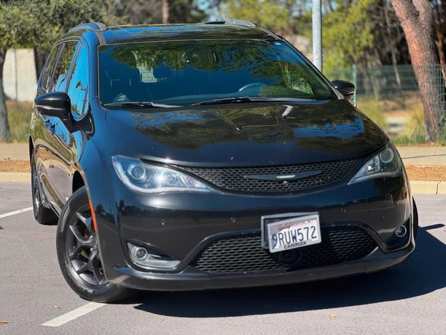 Used 2018 Chrysler Pacifica Limited w/ Advanced Safetytec Group FWD image 2