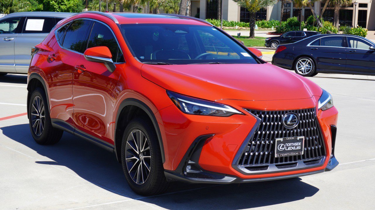 Used 2024 Lexus NX 250 FWD w/ Towing Package (2000 Lbs) image 3