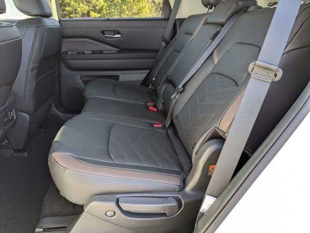 New 2025 Nissan Pathfinder Platinum w/ Cargo Package image 15