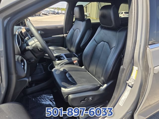 Used 2025 Chrysler Pacifica Select FWD image 9