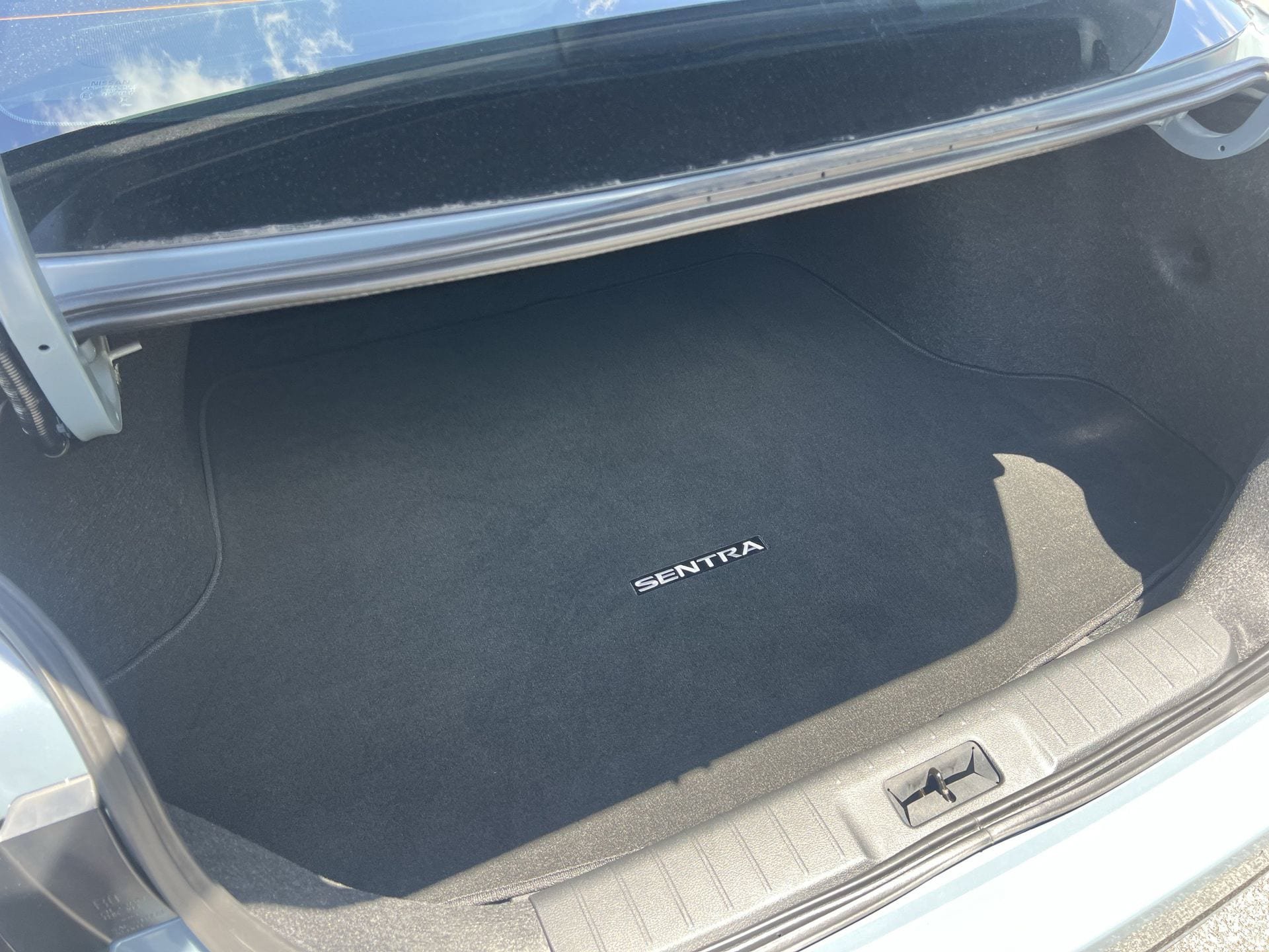 Used 2025 Nissan Sentra SR w/ SR Premium Package FWD image 21