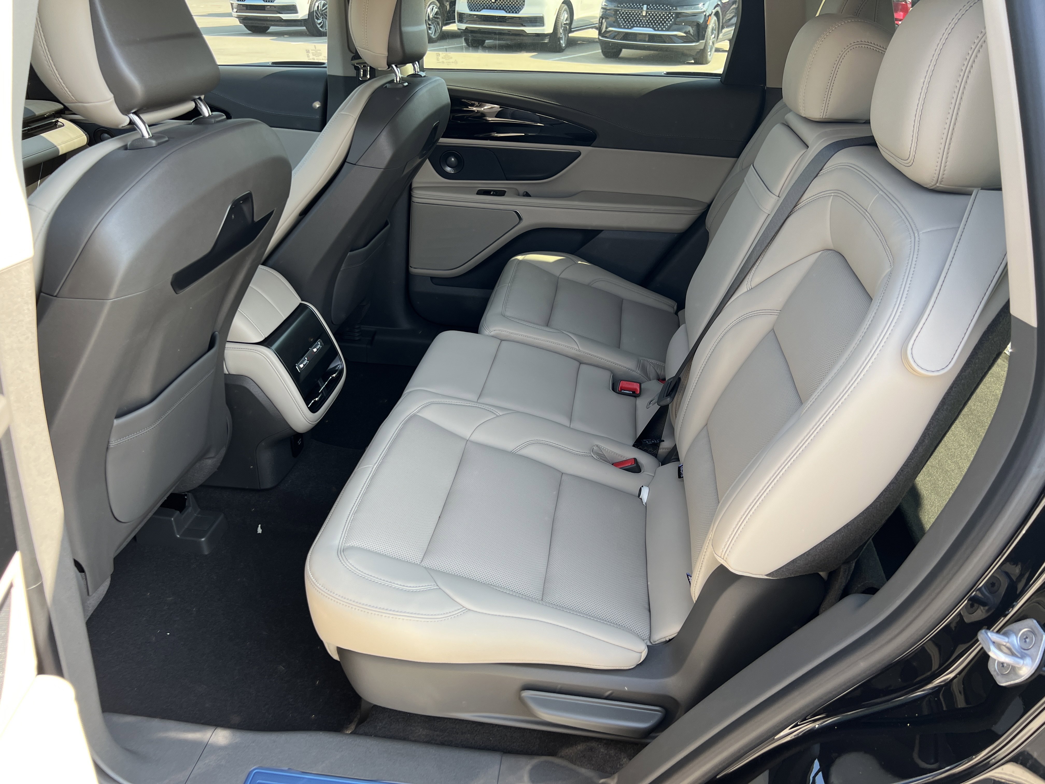 New 2025 Lincoln Nautilus Premier w/ Equipment Group 102A image 27