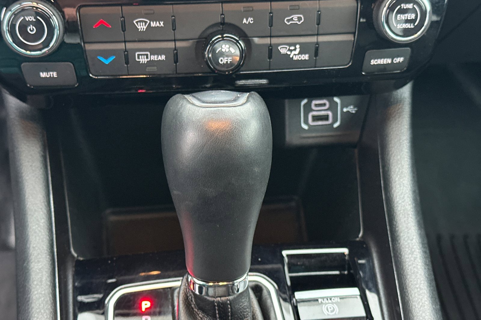 Used 2024 Jeep Compass Latitude image 30