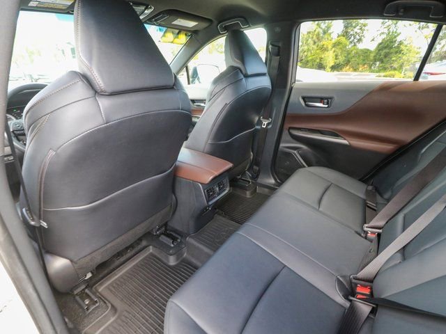 Used 2022 Toyota Venza XLE image 25