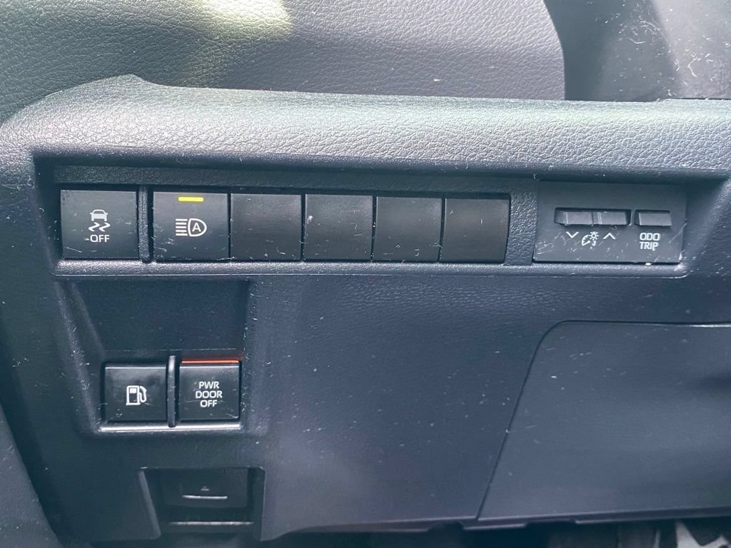 Used 2023 Toyota Sienna XSE FWD image 28
