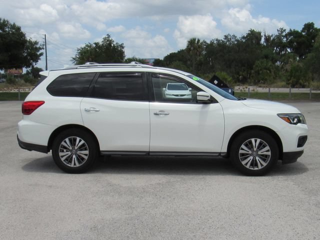 Used 2020 Nissan Pathfinder SV FWD image 3