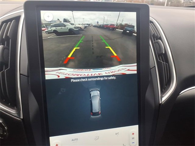 Used 2023 Ford Edge Titanium w/ Class II Trailer Tow Package image 18