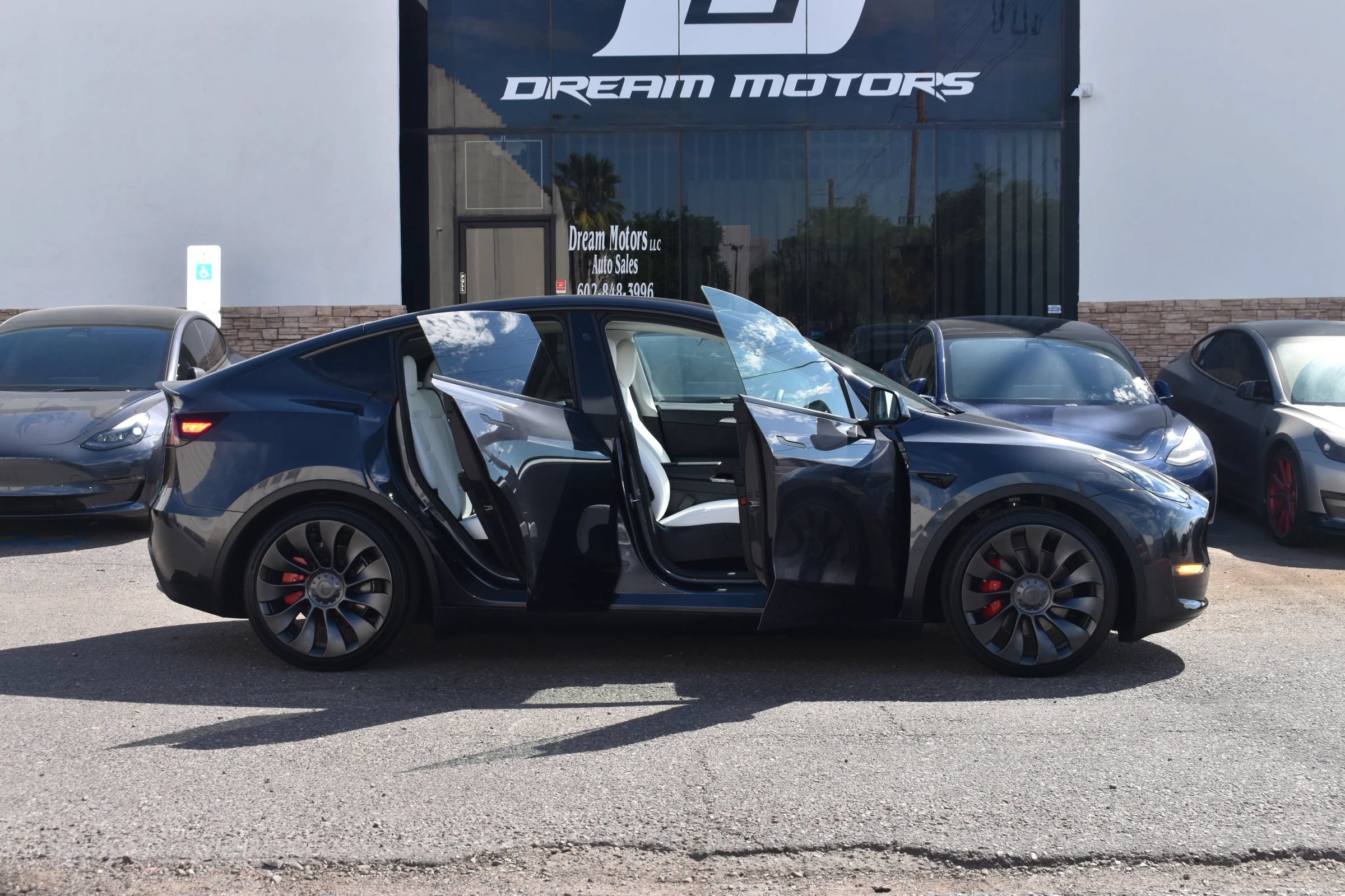Used 2024 Tesla Model Y Performance AWD/4WD image 9